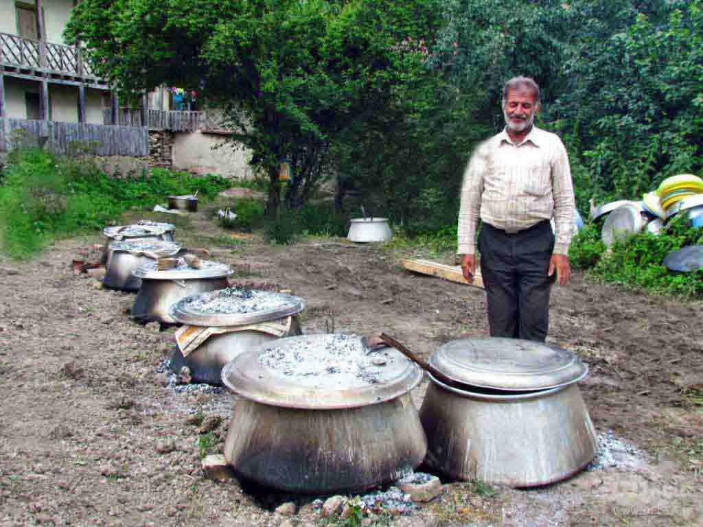 سفره میزبانی با طعم خدمت و عشق در میاندورود